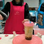 声音甜美小姐姐卖泡面,尽享美味与温馨时光